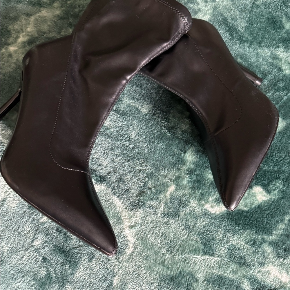 Forever 21 Sleek Black Heeled Boots 9